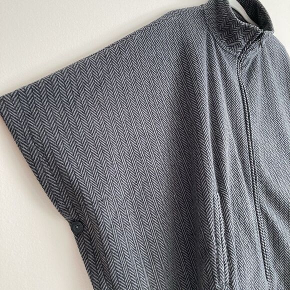 LL Bean Fleece Poncho Sweater Womens Small Gray Herringbone Oversized Pockets - Picture 3 of 8